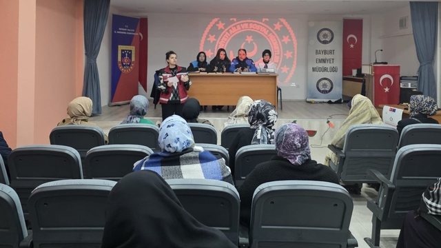 Arpalı'da 'Birlikte Güçlü Bir Aileyiz' projesi veli ve öğretmenlere anlatıldı