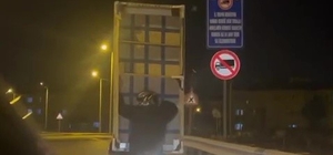 Kanepeyi motosikletle taşıdılar