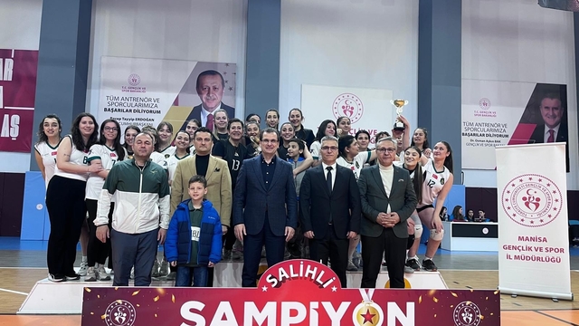 Salihli'de Kadınlar Günü'ne özel voleybol turnuvası büyük heyecana sahne oldu