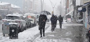 Muş'ta 40 köy yolu kapandı, mahsur kalan hasta kurtarıldı