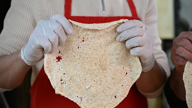 Manisa'da 75 yıllık ramazan geleneği; 'susamlı helva', 3 kuşakla yaşatılıyor