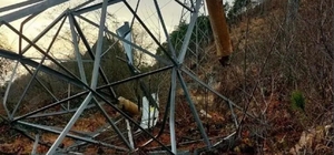 Vinç kiralayıp, gerilim hattı kablolarını çaldılar