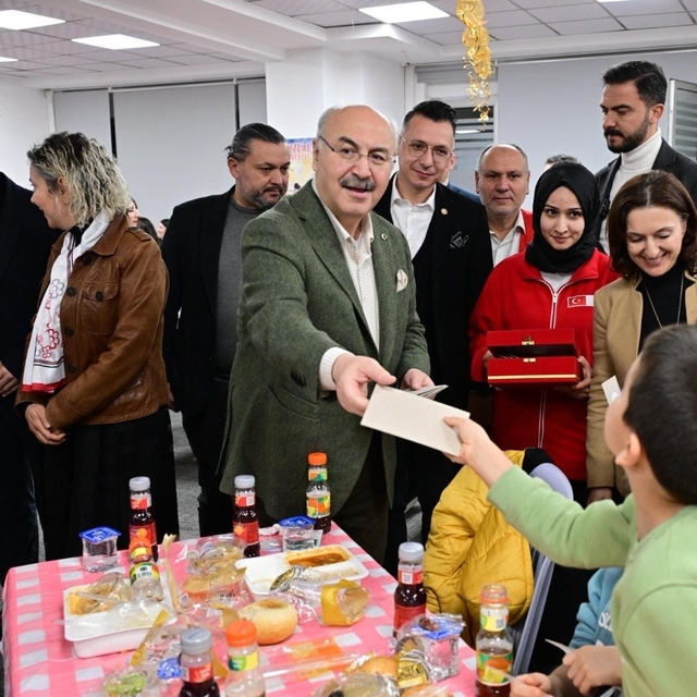 Kızılay 450 çocuğu gönül sofrasında buluşturdu