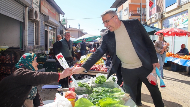 Başkan Güler'den kadınlara çiçekli jest