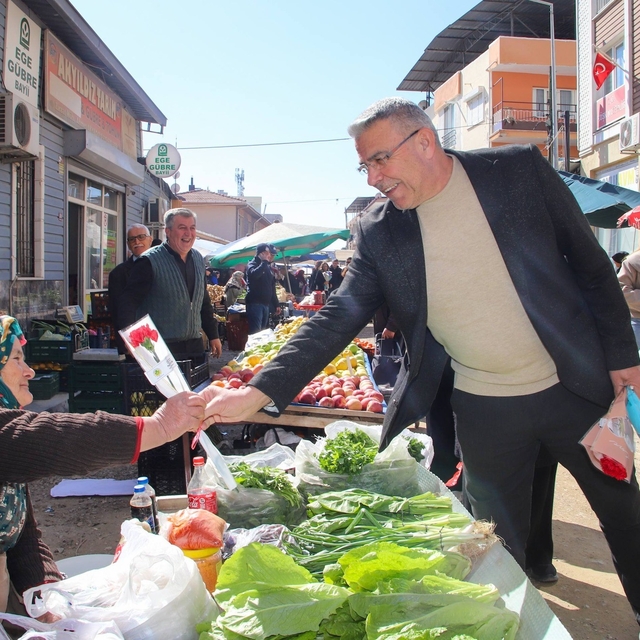 Başkan Güler'den kadınlara çiçekli jest