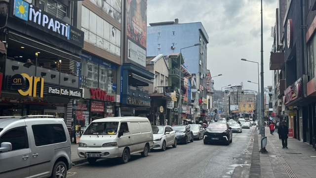 Gazipaşa Caddesi'nde hatalı parklara sürücüler isyan etti