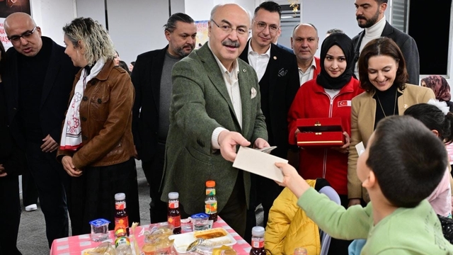 Kızılay 450 çocuğu gönül sofrasında buluşturdu