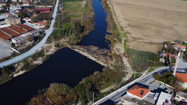 Doğaseverler tarihi taş köprüye dikkat çekti
EKODOSD Başkanı Sürücü: "Yüzer bariyer sistemi, köprü kemerlerinin tıkanmasını önleyecek"