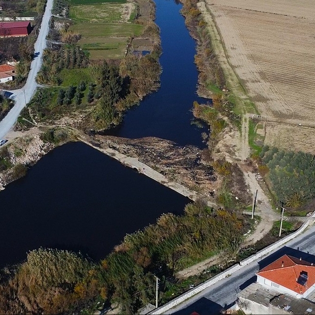 Doğaseverler tarihi taş köprüye dikkat çekti
EKODOSD Başkanı Sürücü: "Yüzer...