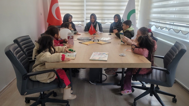 Tokat'ta minik öğrenciler Yeşilay'ı ziyaret etti