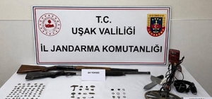 Uşak'ta Roma dönemine ait sikke ve tarihi obje ele geçirildi