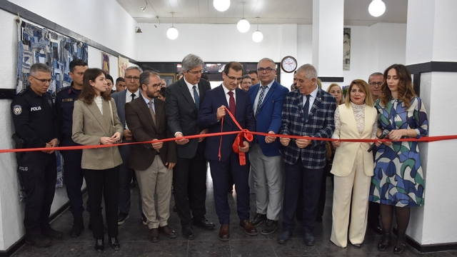 Salihli'de 8 Mart'a özel Uluslararası Jürili Karma Sergi açıldı