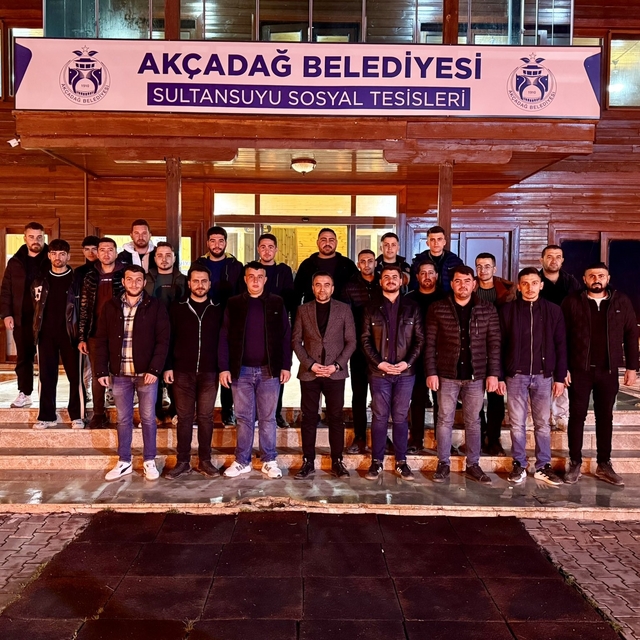 Akçadağ Belediye Başkanı Ulutaş sahurda gençlerle buluştu