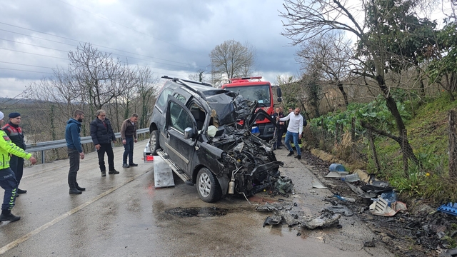 Ordu'da hafif ticari araç ile kamyon çarpıştı: 2 ölü, 2 ağır yaralı