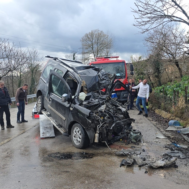 Ordu'da hafif ticari araç ile kamyon çarpıştı: 2 ölü, 2 ağır yaralı
