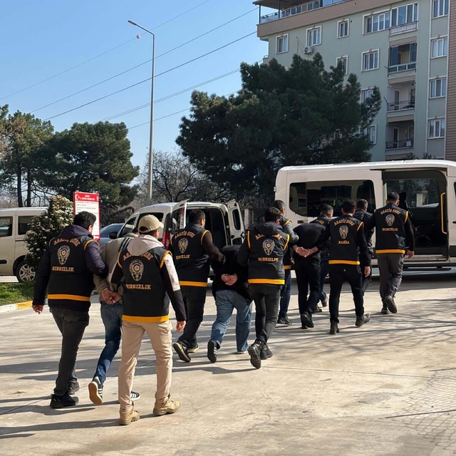 Maske takıp çelik kasaları boşaltan şüpheliler kamerada; 7 tutuklama