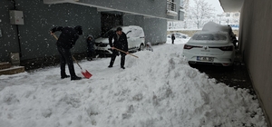 Tatvan'da kar kalınlığı 1 metreye ulaştı