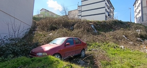 Bursa'da şarampole devrilen otomobildeki baba ile oğlu yaralandı
