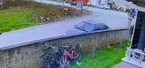 Kamyonetle çarpışan motosikletteki 2 kişi yaralandı; kaza anı kamerada