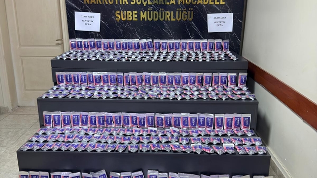 Sakarya'da dur ihtarına uymayan cipten 33 bin 400 sentetik ecza ele geçirildi
