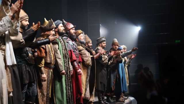 Erzurum Devlet Tiyatrosu'nda 'Timur ve Yıldırım' oyunu ilgi gördü