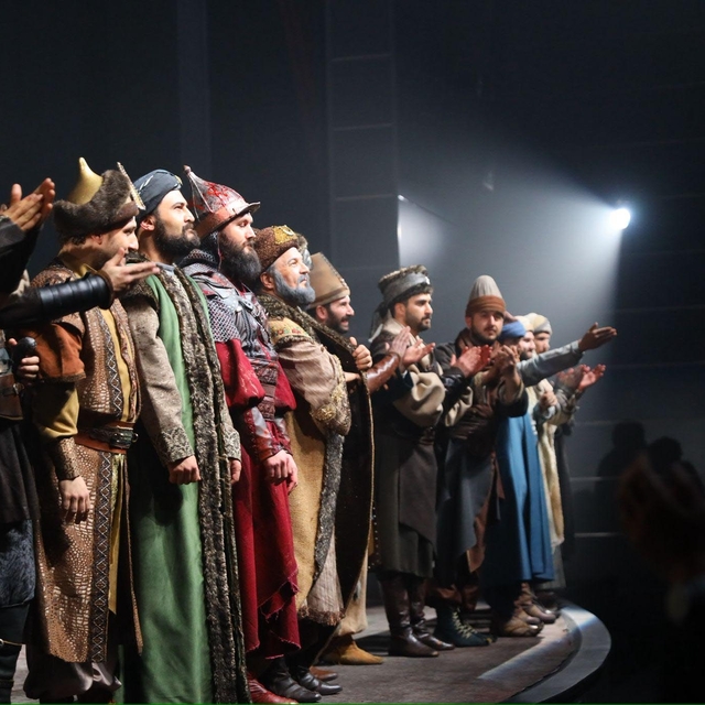 Erzurum Devlet Tiyatrosu'nda 'Timur ve Yıldırım' oyunu ilgi gördü