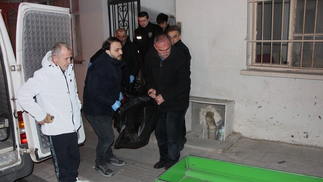 Evinde sahte içki içti, saatler sonra ölü bulundu