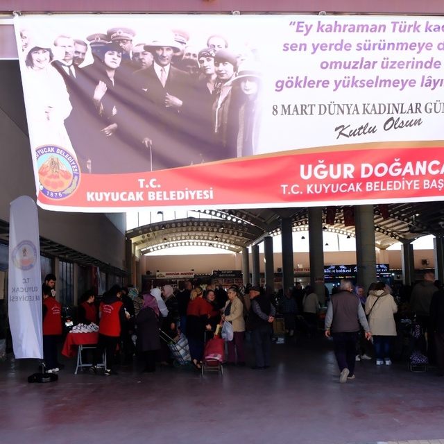 Kuyucak Belediyesi'nden kadınlara 8 Mart sürprizi