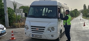 Uşak’ta polis ve jandarmadan okul çevreleri ve servislere sıkı denetim