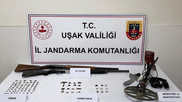 Uşak'ta tarihi eser kaçakçıları 63 sikkeyle yakalandı