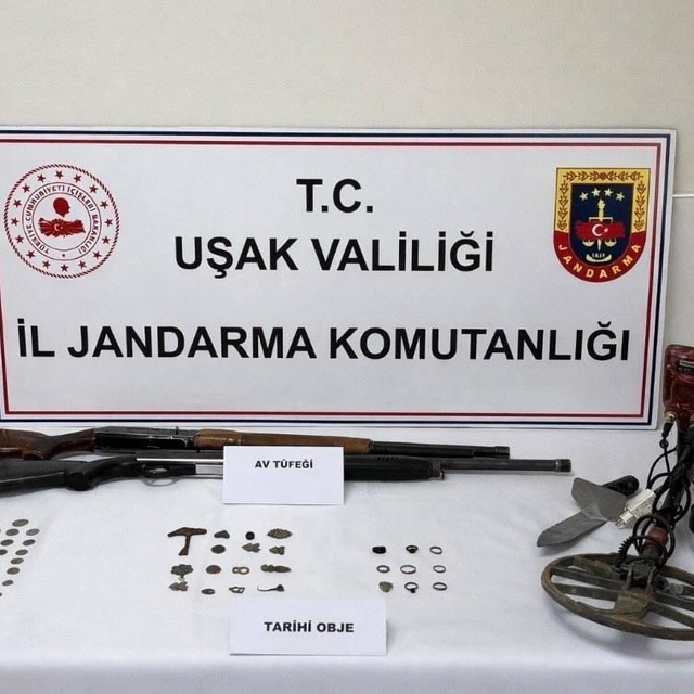 Uşak'ta tarihi eser kaçakçıları 63 sikkeyle yakalandı