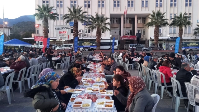Aydınlılar, Büyükşehirin iftar sofralarında buluşuyor