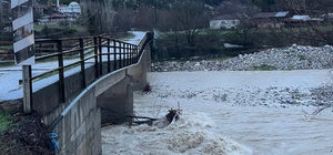 Şiddetli yağışların kullanılamaz hale getirdiği Sarıkavak Köprüsü 110 milyona yeniden yapılacak