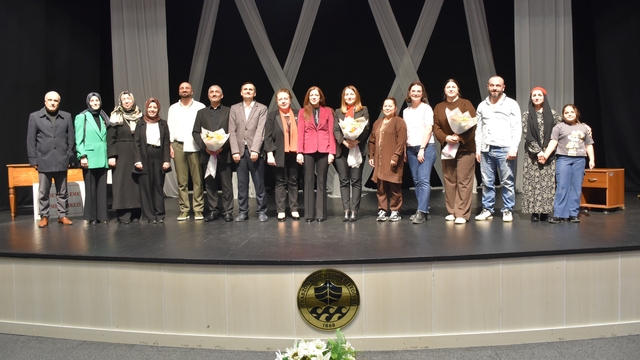 Trabzon'da kadın konukevinden hizmet alanların yaşadıkları tiyatro sahnesine taşındı