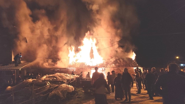 Hisarcık'ta samanlık yangını korkuttu