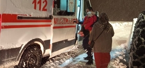 Yoğun kar engel olamadı: Ekipler hastayı 112'ye yetiştirdi