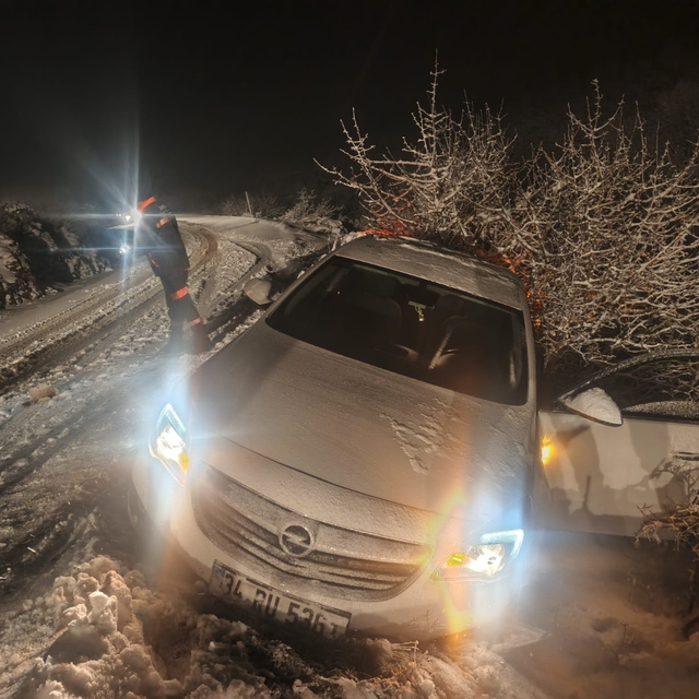 Diyarbakır'da kar yağışı kazalara yol açtı