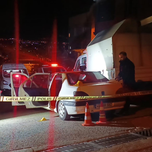 Eski eşinden çocuğunu almaya giden adam, silahla vurularak ağır yaralandı