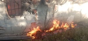 Antakya’da müstakil ev alevlere teslim oldu