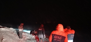 Ağrı’da tipi nedeniyle şarampole kayan araçtaki 2’si çocuk 4 kişi kurtarıldı