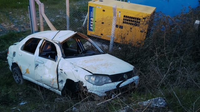 Balıkesir'de otomobil dere yatağına devrildi: 3'ü çocuk 5 yaralı