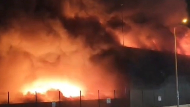 Kadirli OSB'de tavuk fabrikasında yangın: Ekipler müdahale ediyor