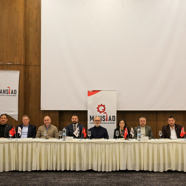 AK Parti Grup Başkanvekili Yenişehirlioğlu, Manisa'da sahur programında kon...