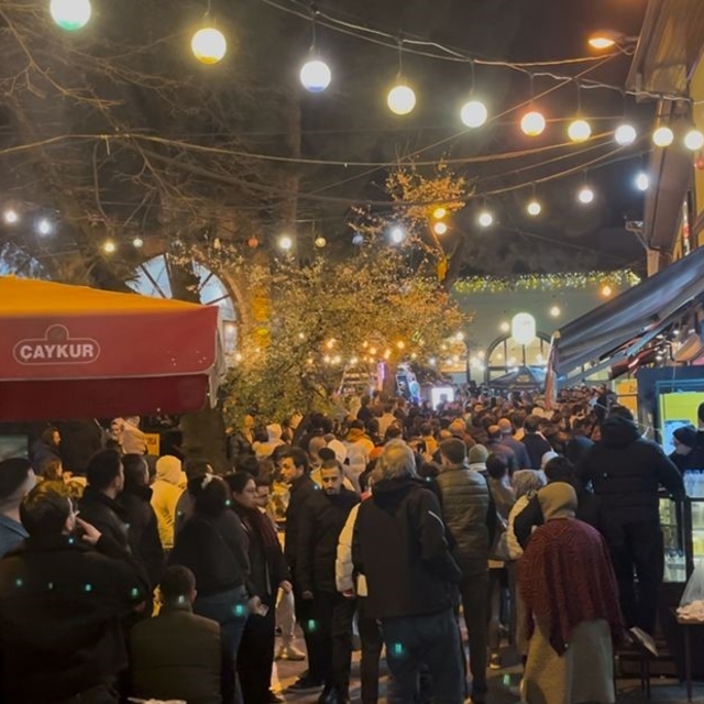 Bursa'da sahur kuyruğu kilometreyi aştı Tahanlı pide ve simit için izdiham...