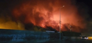 Kadirli OSB'de tavuk fabrikasında çıkan yangın sabaha karşı söndürüldü