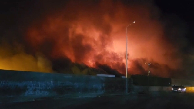 Kadirli OSB'de tavuk fabrikasında çıkan yangın sabaha karşı söndürüldü