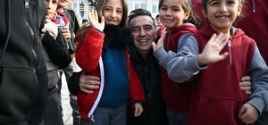 Ağrı Emniyet Müdürü Önder, öğrencilerle buluşarak polislik mesleğini tanıtıyor