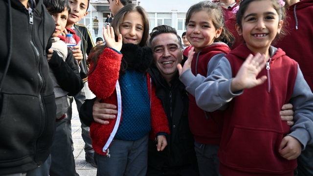 Ağrı Emniyet Müdürü Önder, öğrencilerle buluşarak polislik mesleğini tanıtıyor