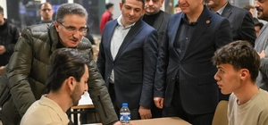 Öğrencilerle sahur sofrasında bir araya geldi