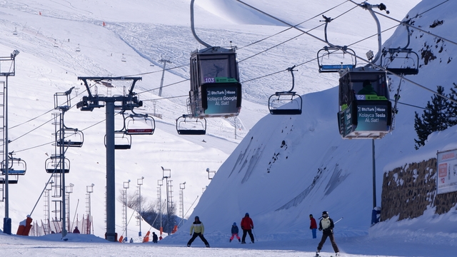 Palandöken'de kayak keyfi sürüyor
Ramazan Bayramı'nda rezervasyonlar devam ediyor